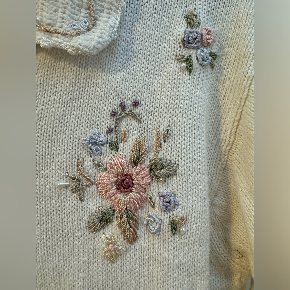 VTG Floral Embroidered Beaded Grannycore Women Collared Button Up Sweater Cream - Picture 7 of 14
